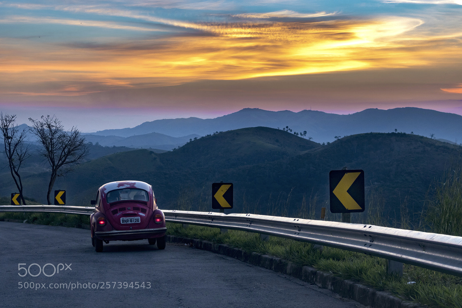 Canon EOS 750D (EOS Rebel T6i / EOS Kiss X8i) sample photo. Country road photography