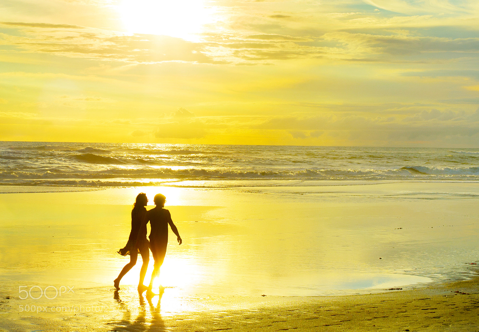 Nikon Df sample photo. Couple walking at ocean photography