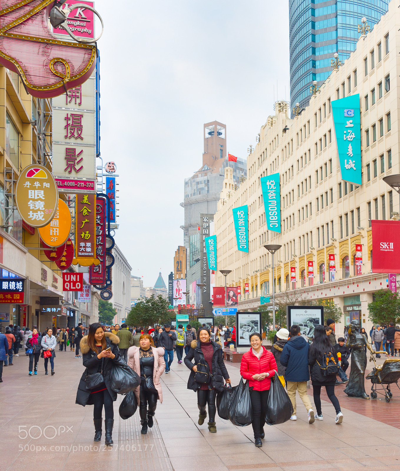 Nikon Df sample photo. Women shanghai shopping street photography