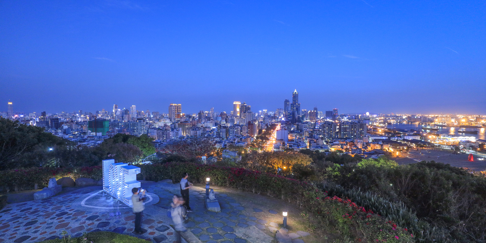 Canon EOS M6 sample photo. 高雄市夜景 - 忠烈祠 photography