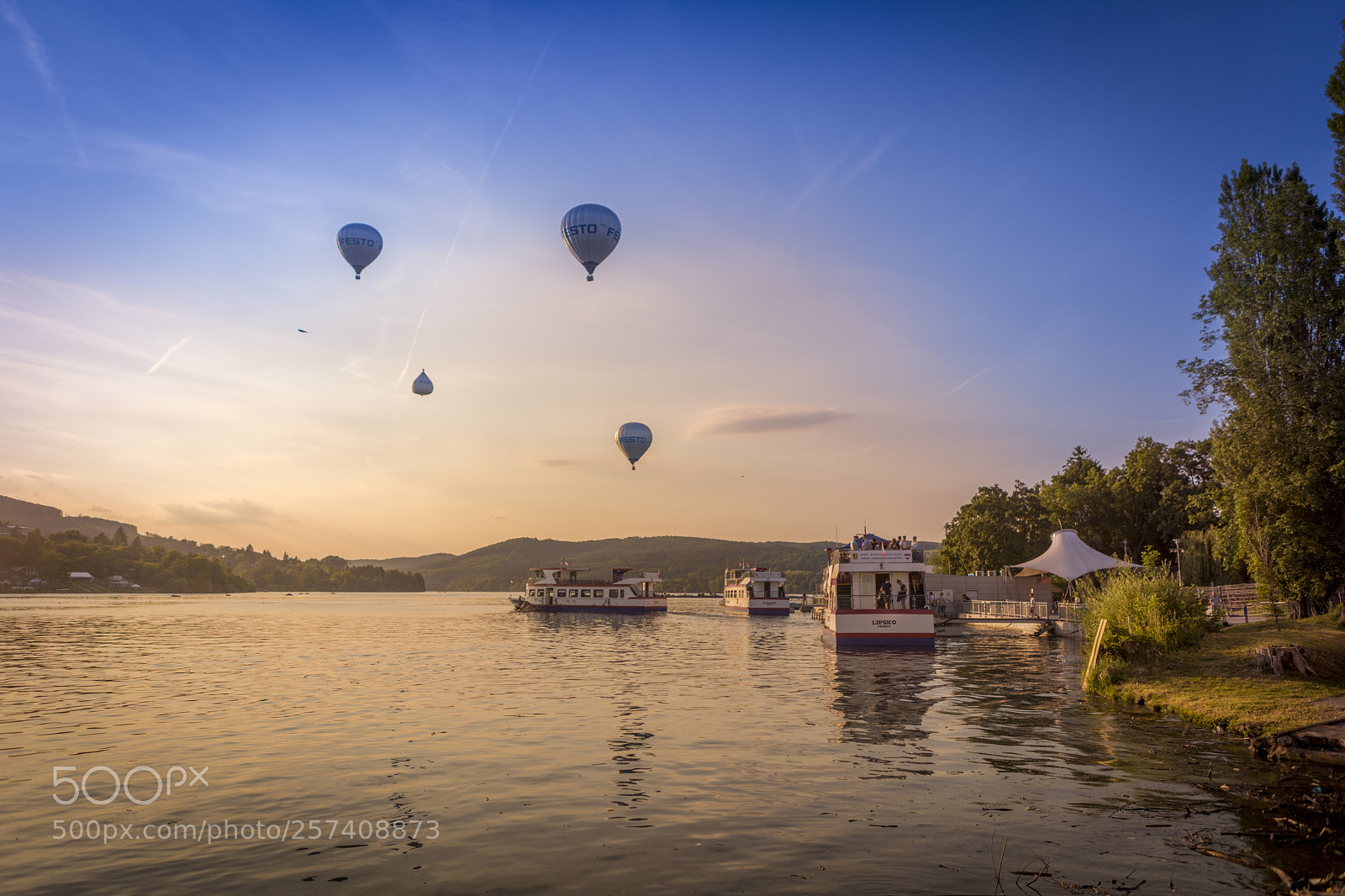 Canon EOS 5D Mark IV sample photo. Sunset flay photography