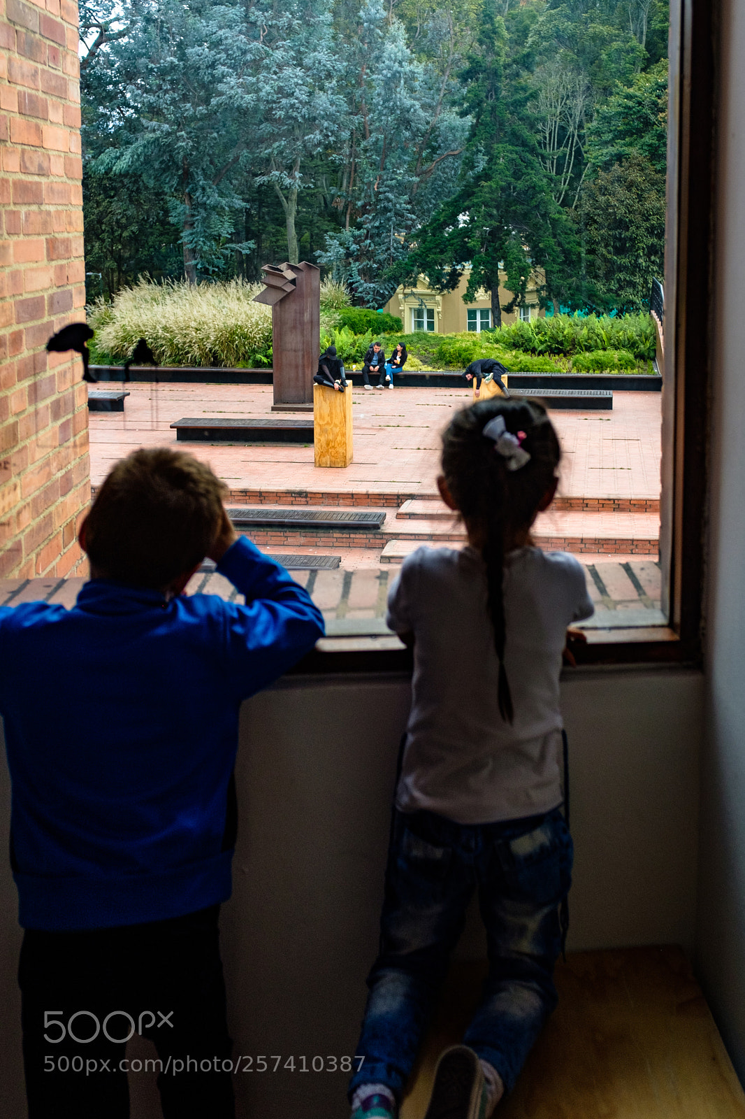 Fujifilm X100F sample photo. Art appreciation photography