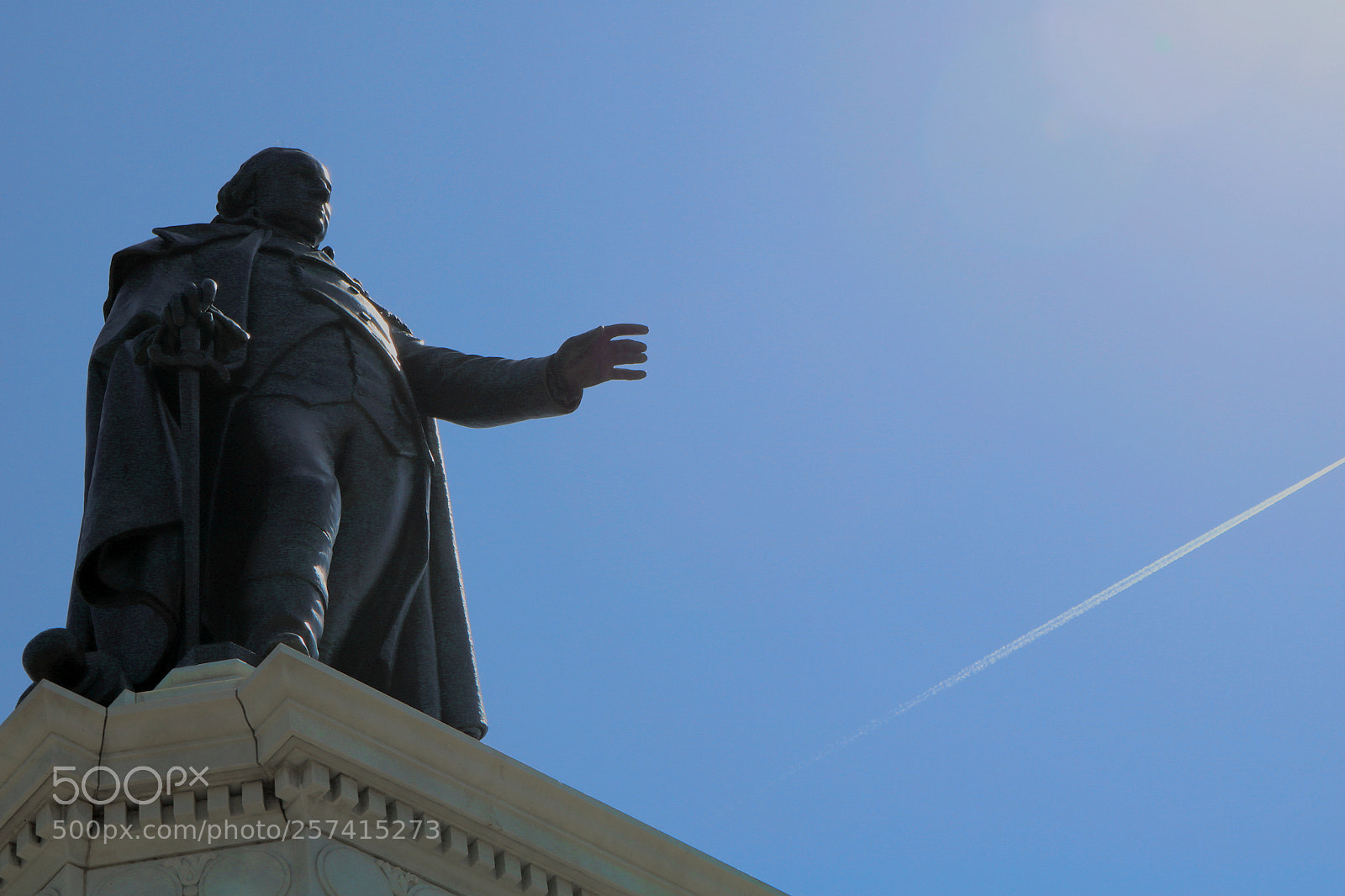 Canon EOS 750D (EOS Rebel T6i / EOS Kiss X8i) sample photo. Looking up at statue photography