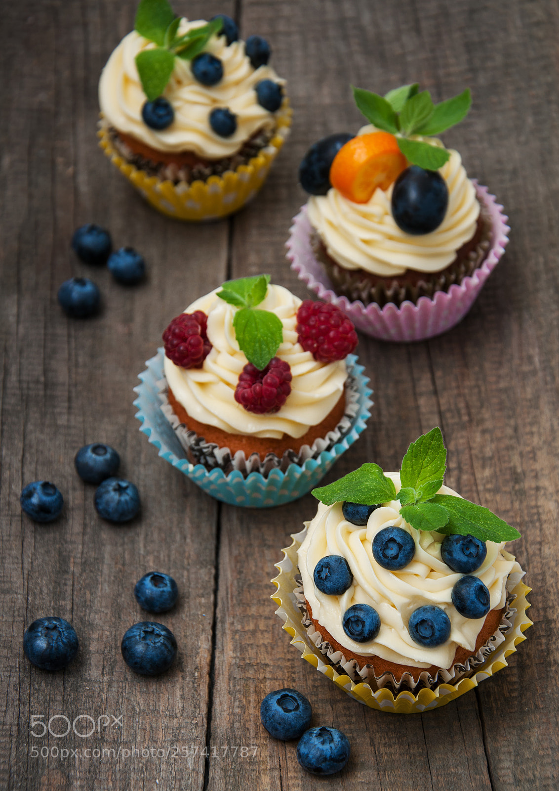 Nikon D90 sample photo. Cupcakes with fresh berries photography