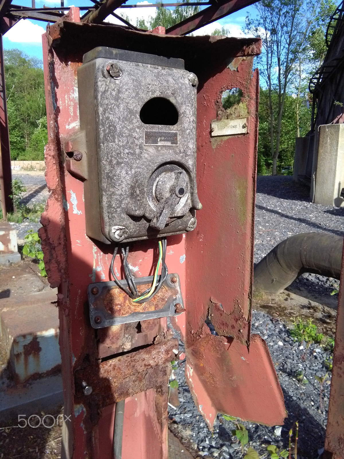 HUAWEI Y6 sample photo. Rusty gadget photography