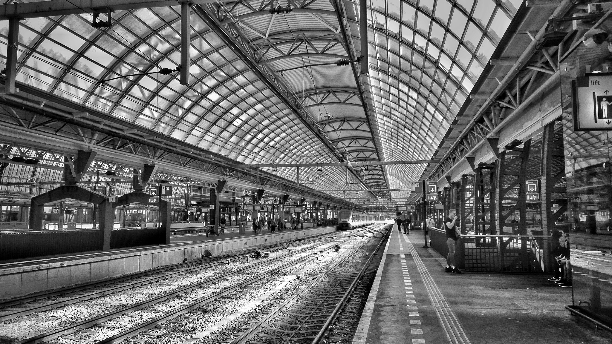 Xiaomi Redmi Note3 sample photo. Amsterdam centraal photography