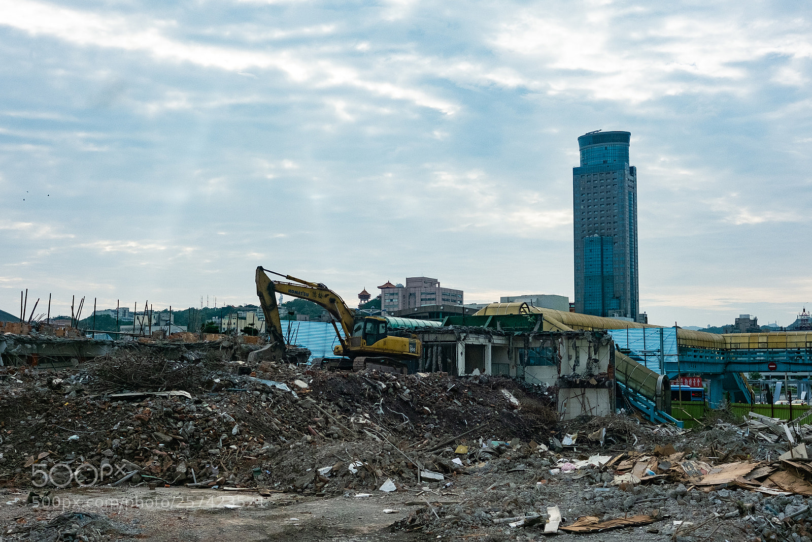 Fujifilm X-M1 sample photo. 拆除 photography