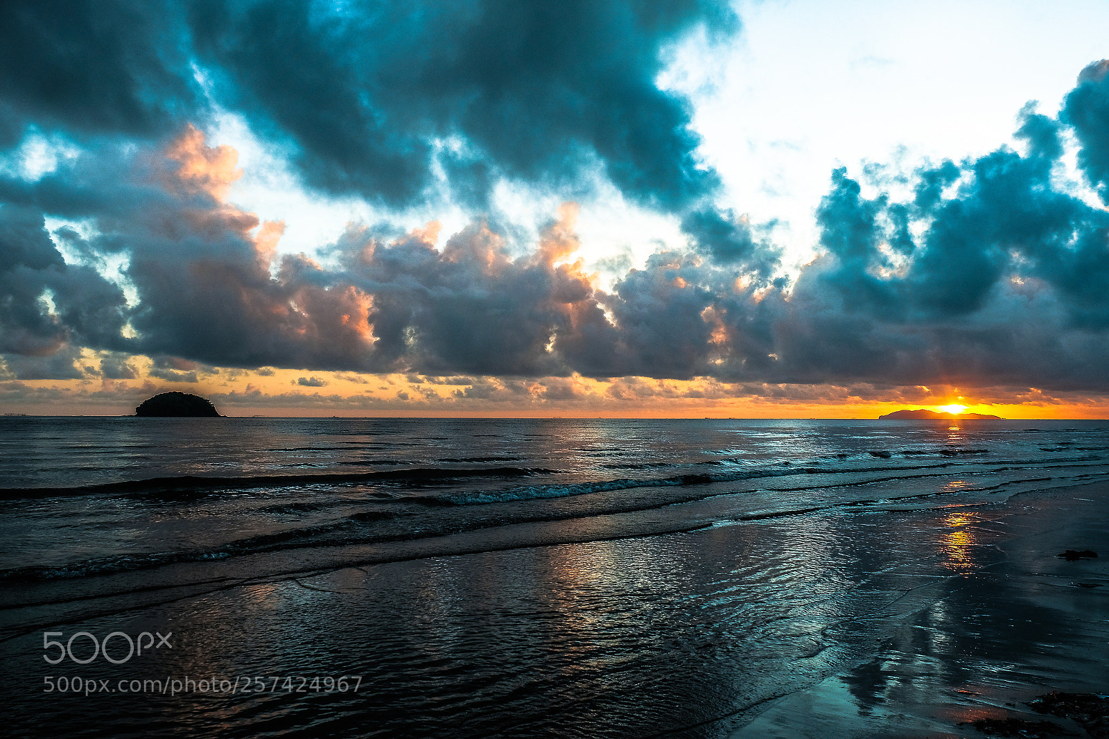 Fujifilm X-T10 sample photo. Cloudy sunrise photography