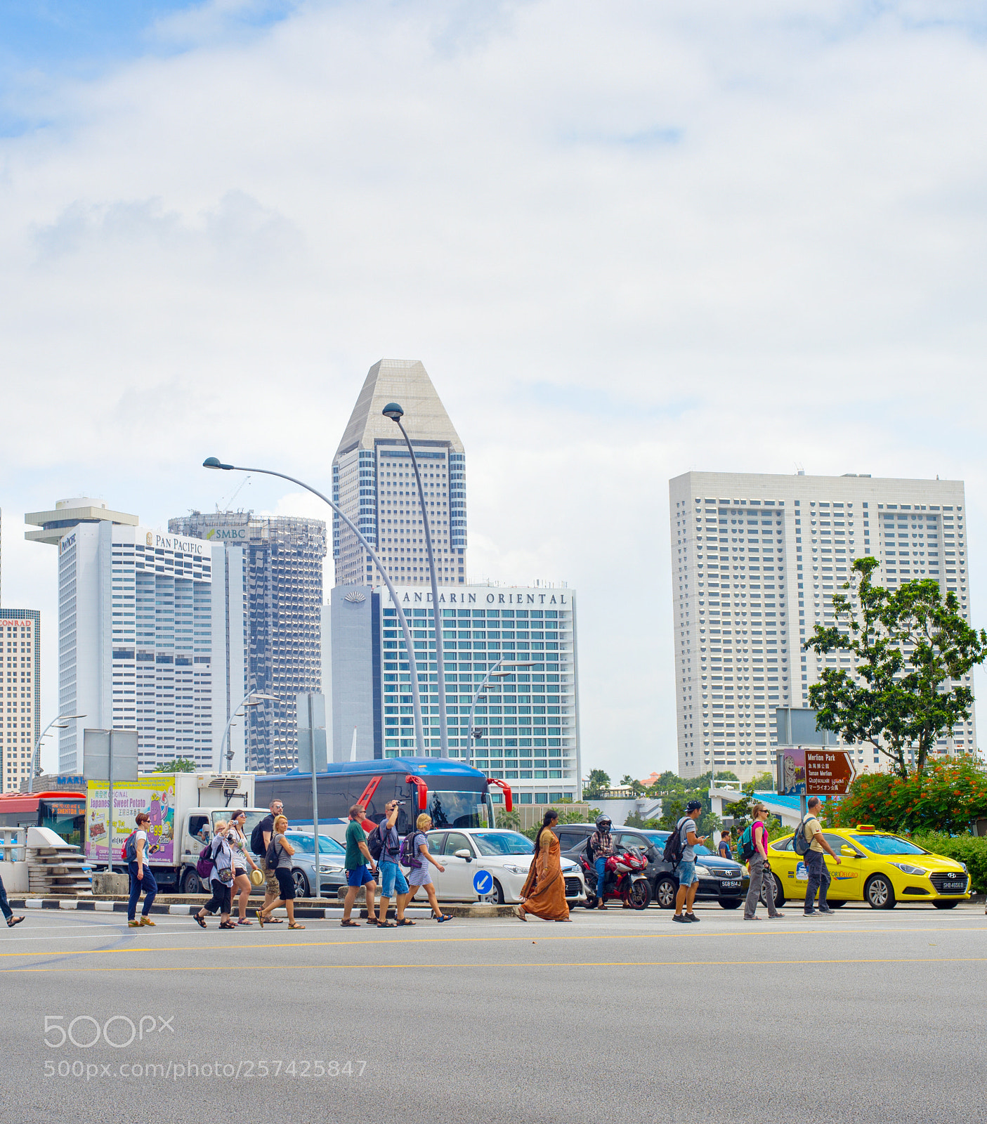 Nikon Df sample photo. People crossing the road photography