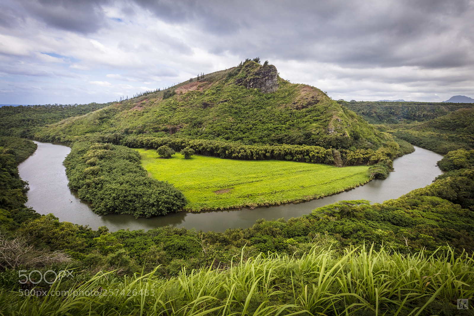 Canon EOS 5DS R sample photo. Wailua river bend photography