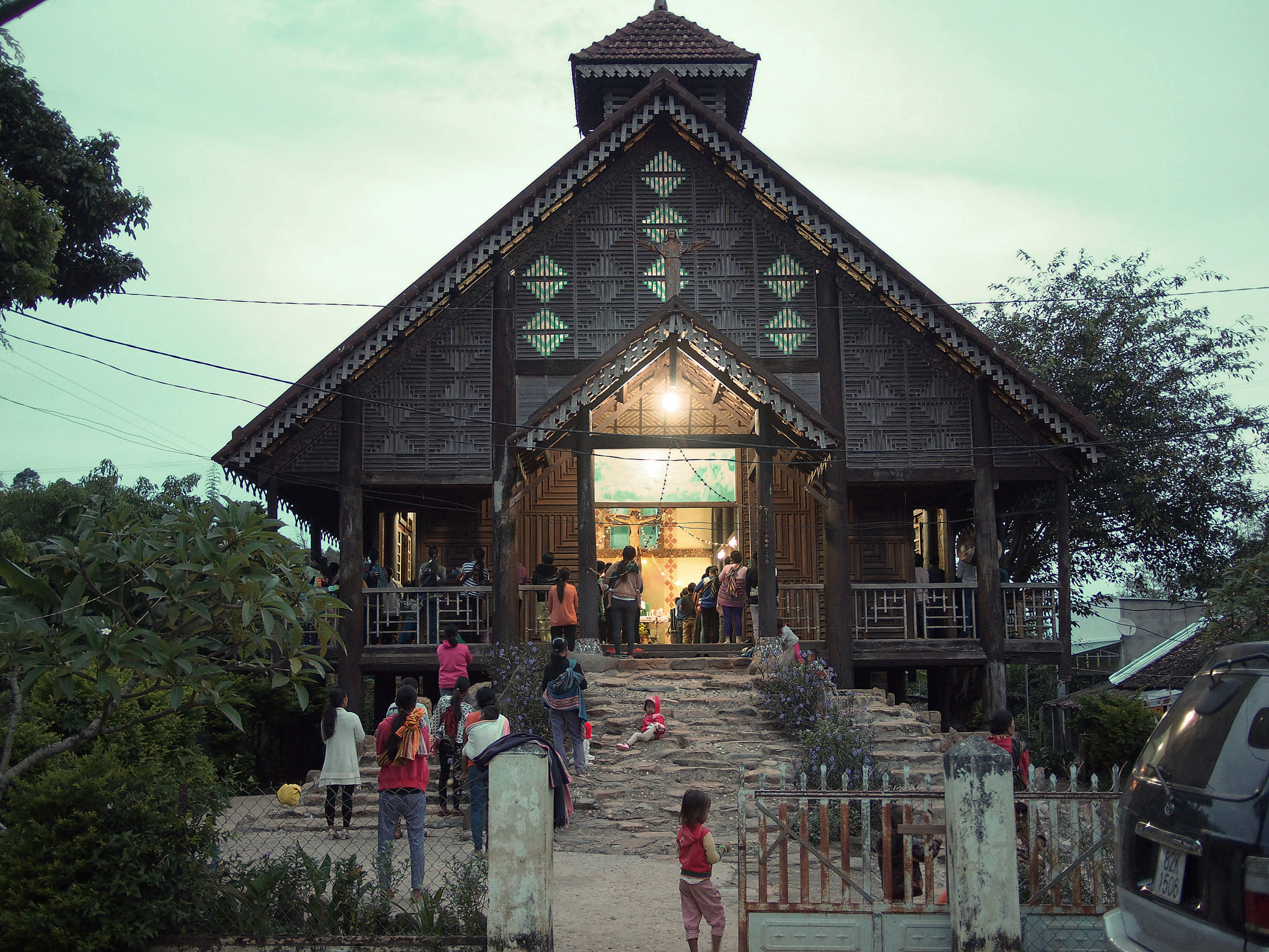 Olympus PEN E-PL5 sample photo. Morning service photography
