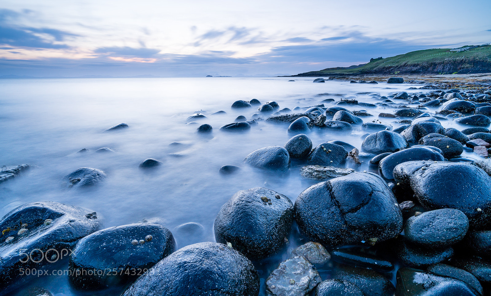 Sony a7R III sample photo. Rocks on duntulm beach photography