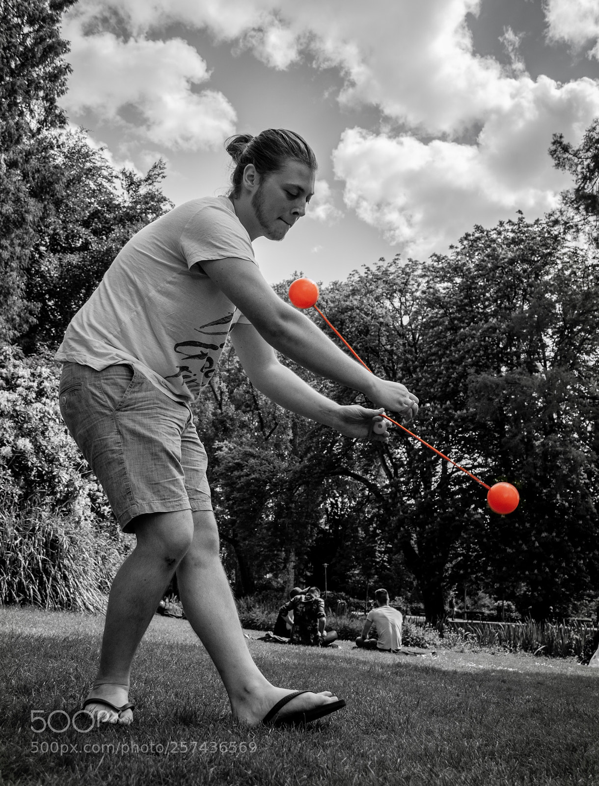 Nikon D5000 sample photo. Orange juggling photography