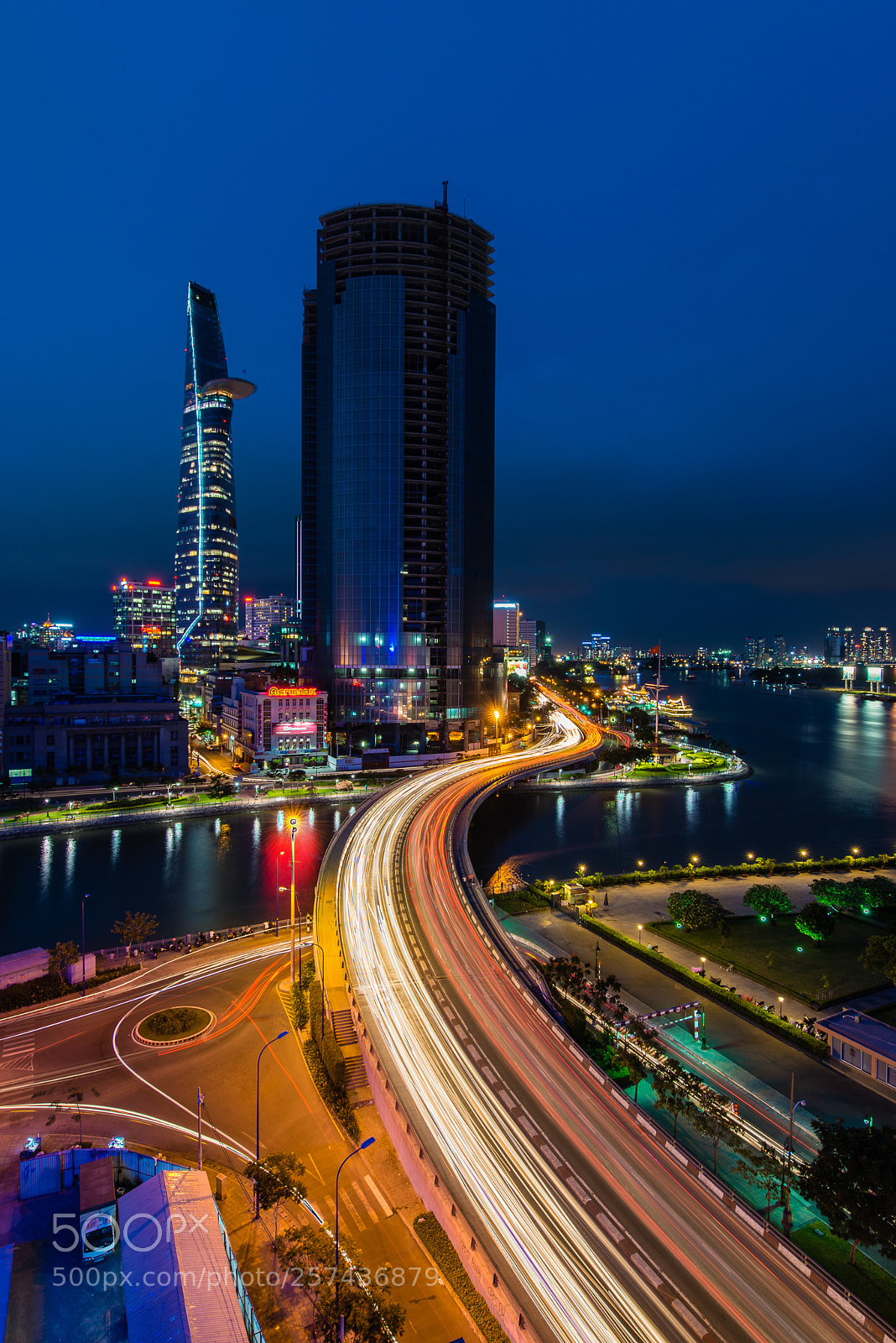 Nikon D800 sample photo. Khanh hoi bridge photography