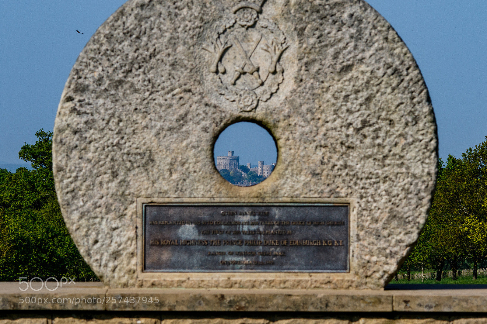 Canon EOS 7D Mark II sample photo. Windsor castle thru monument photography