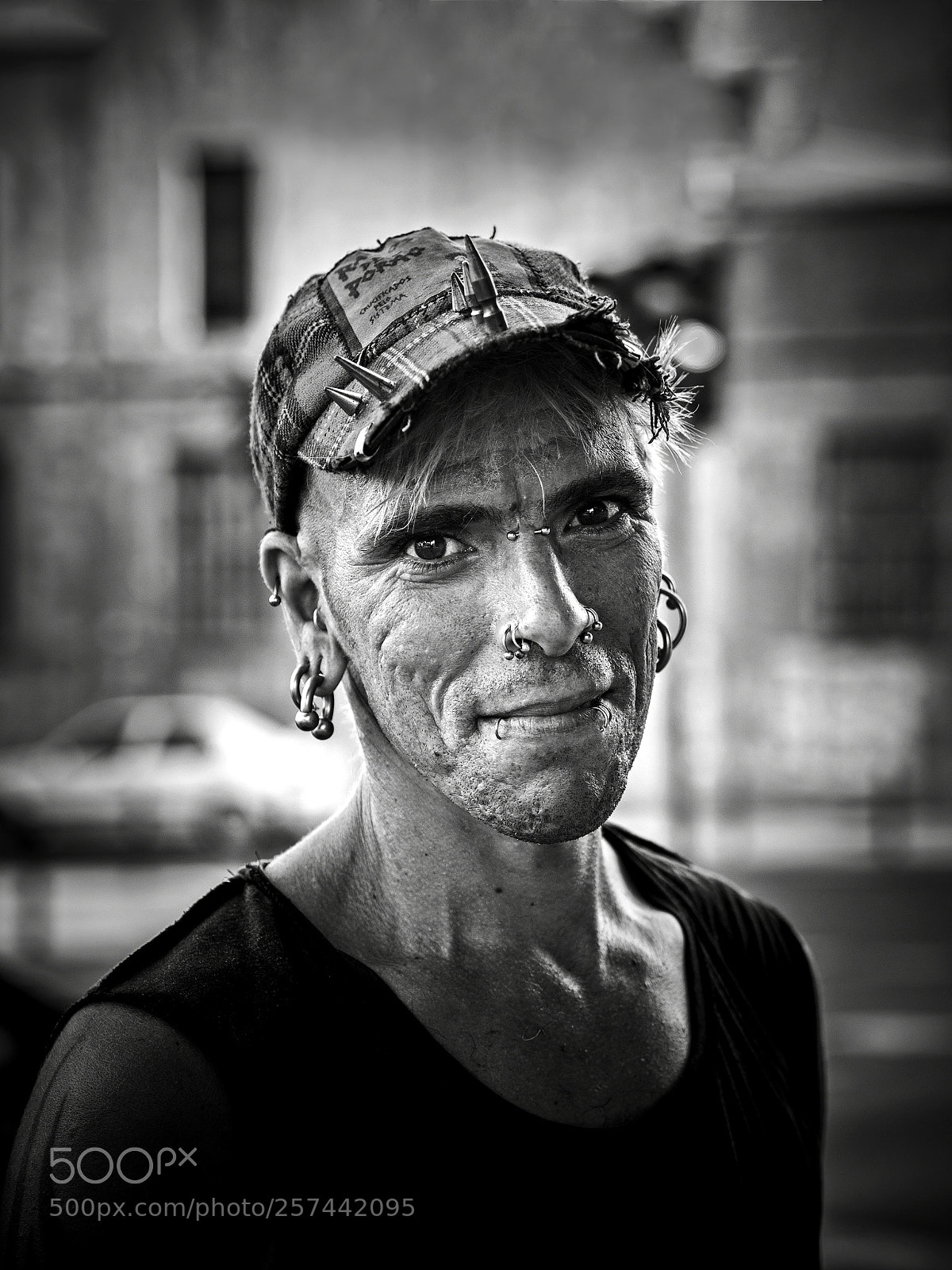 Olympus OM-D E-M10 II sample photo. Malabarista urbano photography