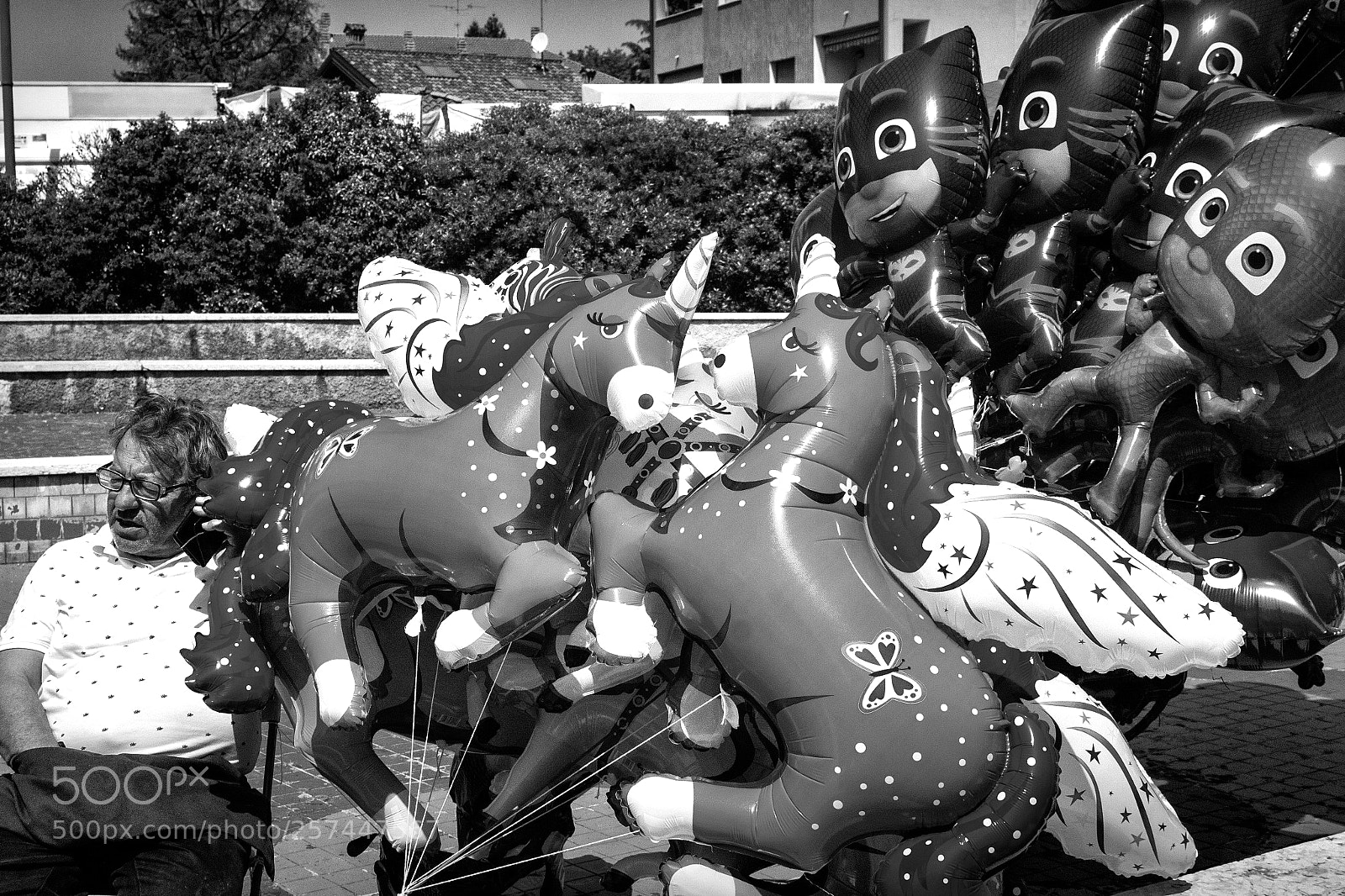 Canon EOS 1300D (EOS Rebel T6 / EOS Kiss X80) sample photo. Toys on the wind photography