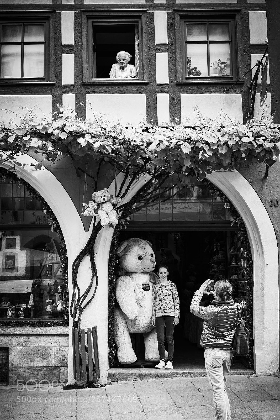 Sony a7 II sample photo. Old and young photography