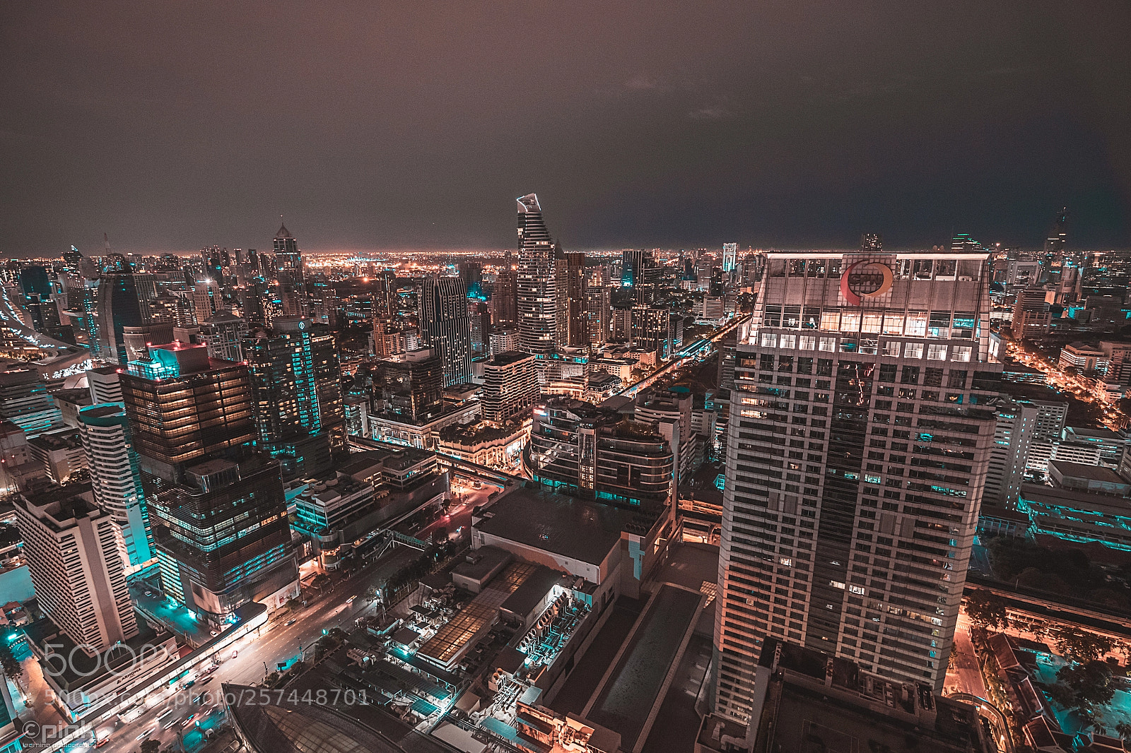 Canon EOS-1D X Mark II sample photo. Downtown photography
