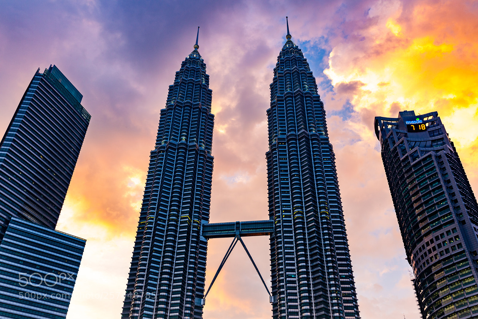 Canon EOS 5D Mark II sample photo. Petronas twin towers photography