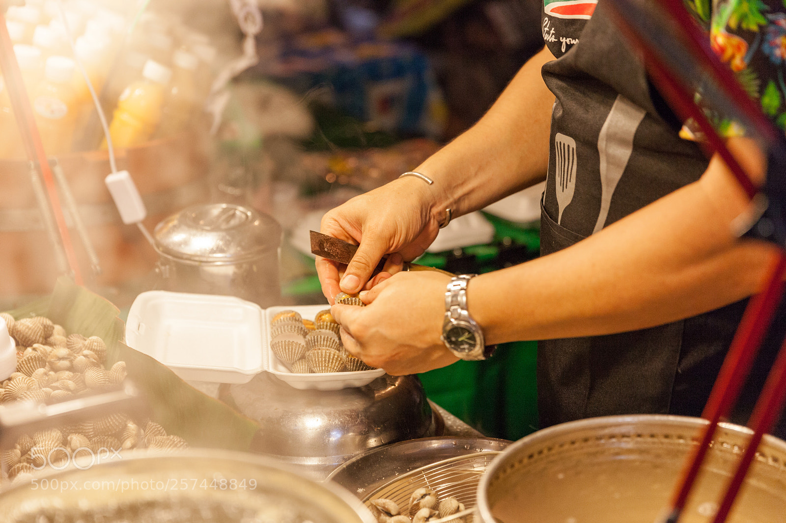 Canon EOS 5D Mark II sample photo. Man prepare clams for photography