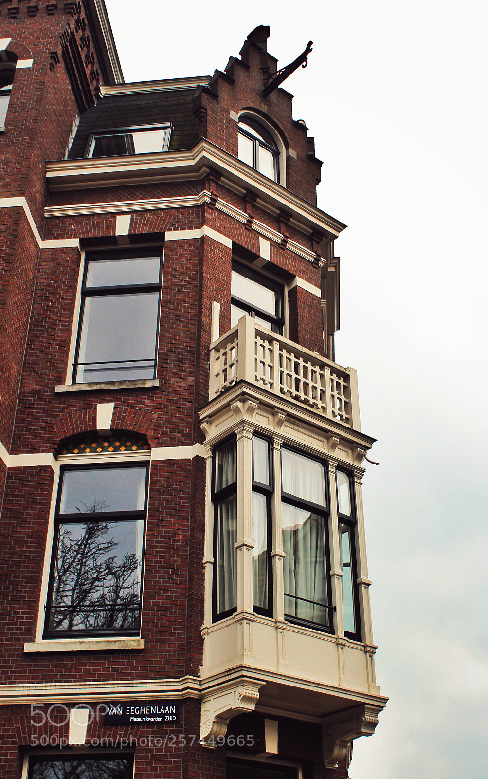 Canon EOS 1300D (EOS Rebel T6 / EOS Kiss X80) sample photo. Amsterdam’s window photography