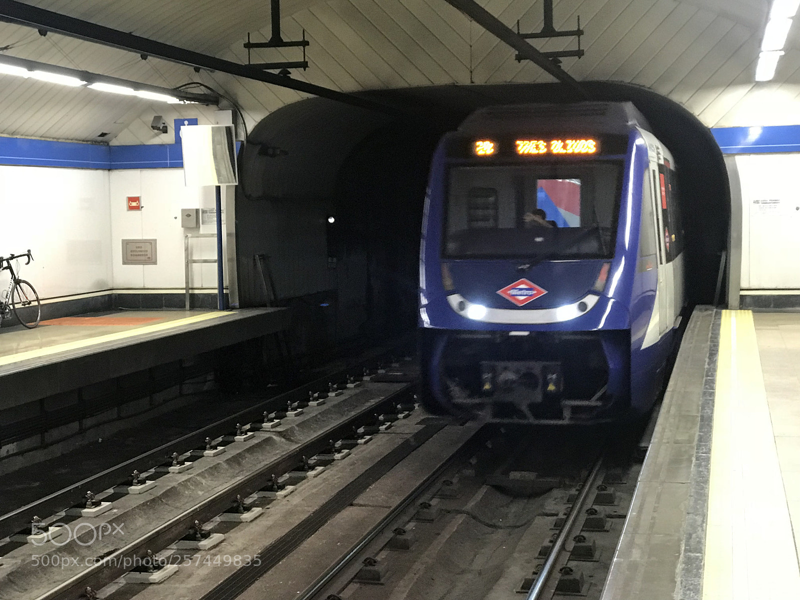 Apple iPhone 7 Plus sample photo. Tube photography