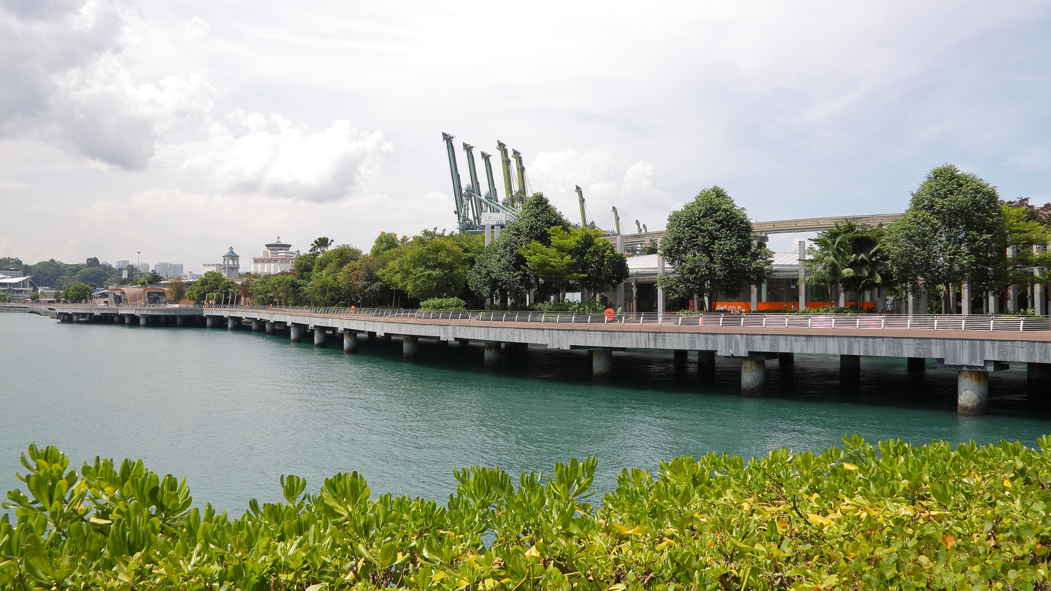 Canon EF-S 17-85mm F4-5.6 IS USM sample photo. Sentosa broadway walk photography