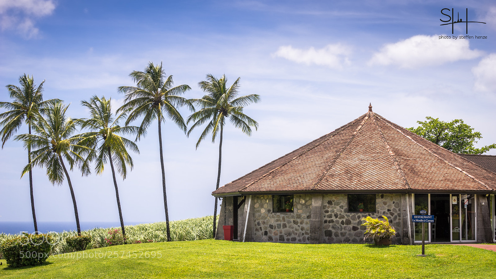 Sony a7 sample photo. Das restaurant auf martinique photography