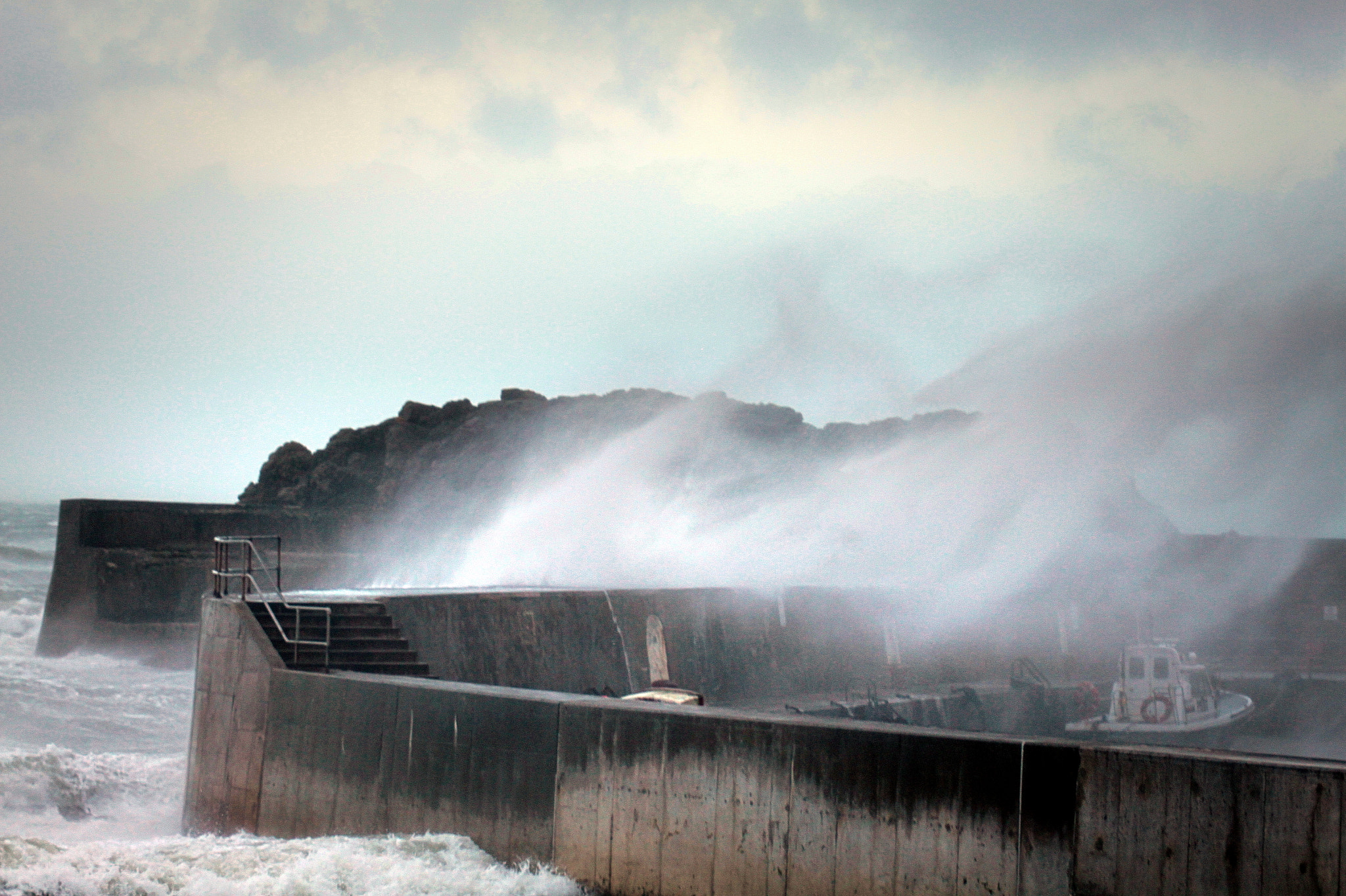 Canon EOS 500D (EOS Rebel T1i / EOS Kiss X3) sample photo. Storm photography