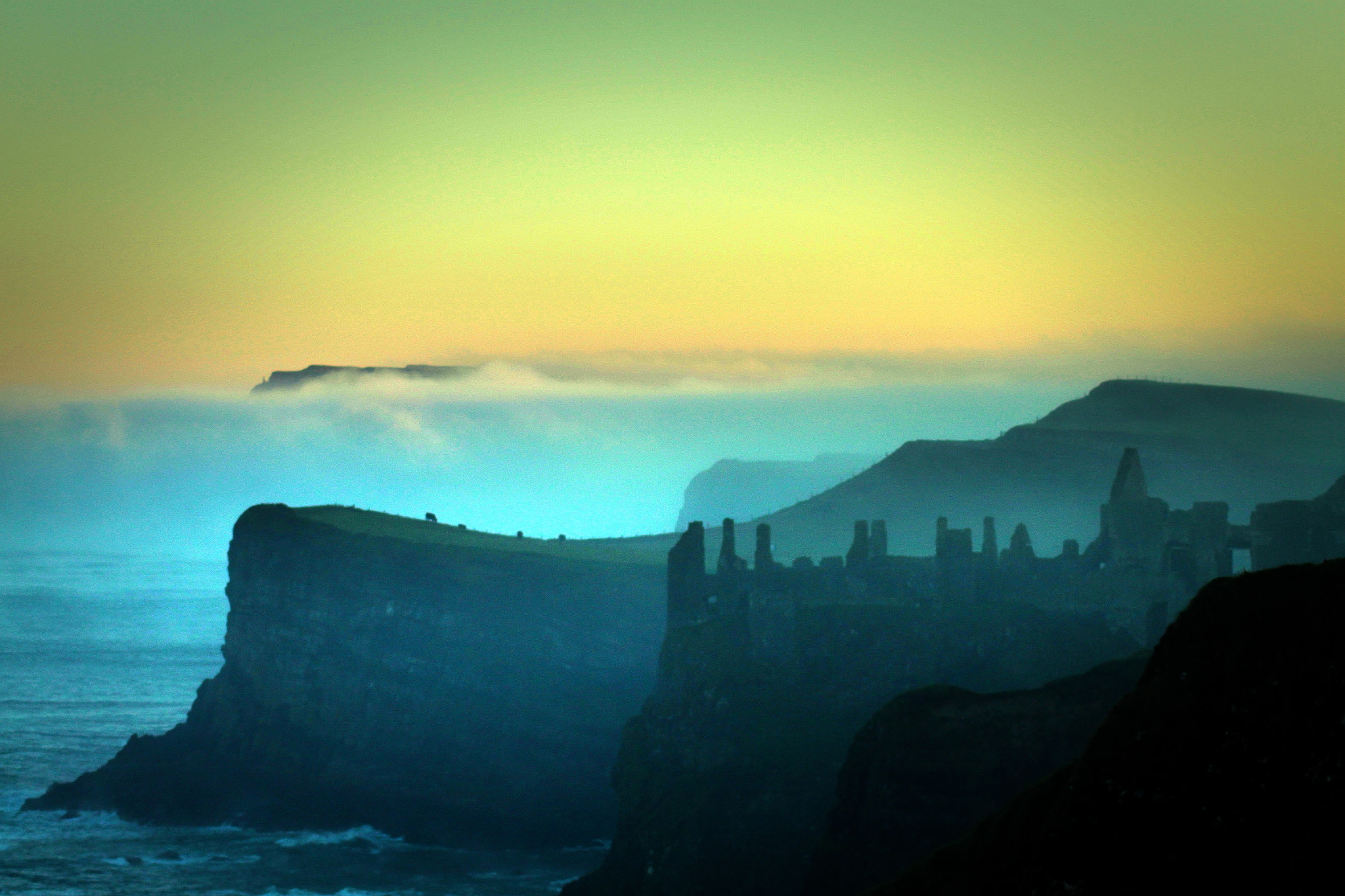 Canon EOS 500D (EOS Rebel T1i / EOS Kiss X3) sample photo. Dunluce castle dawn photography