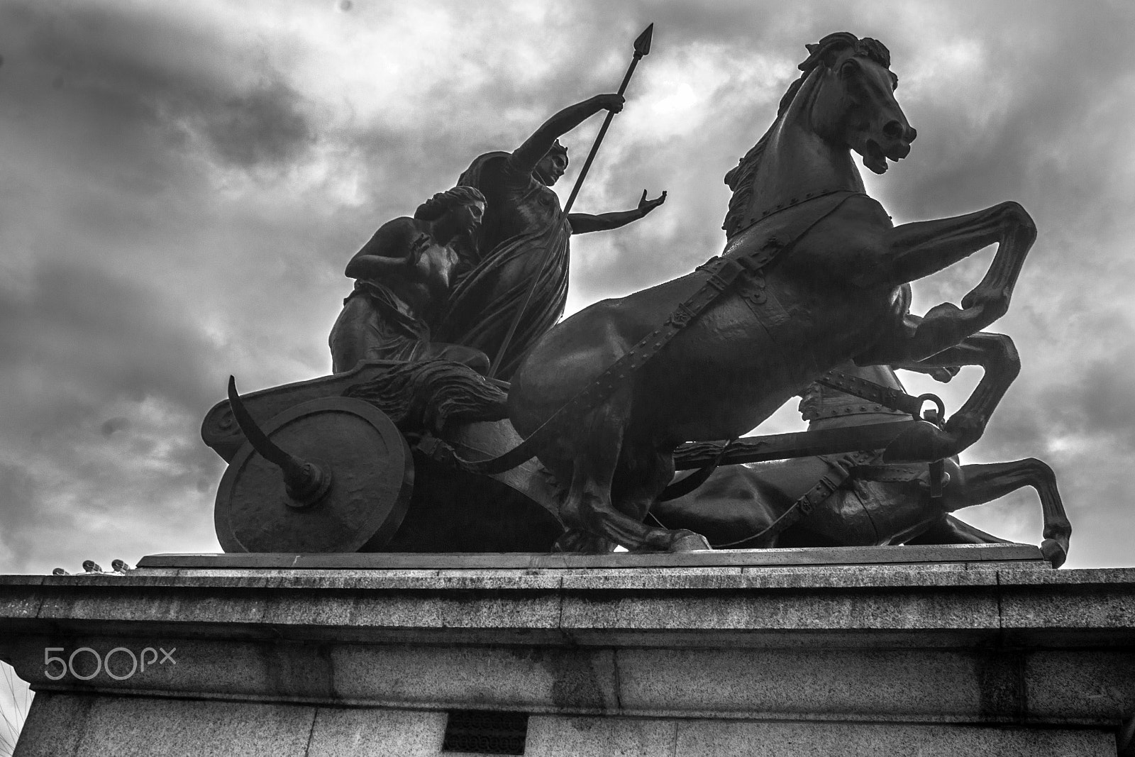 Canon EOS 500D (EOS Rebel T1i / EOS Kiss X3) sample photo. War clouds over london photography