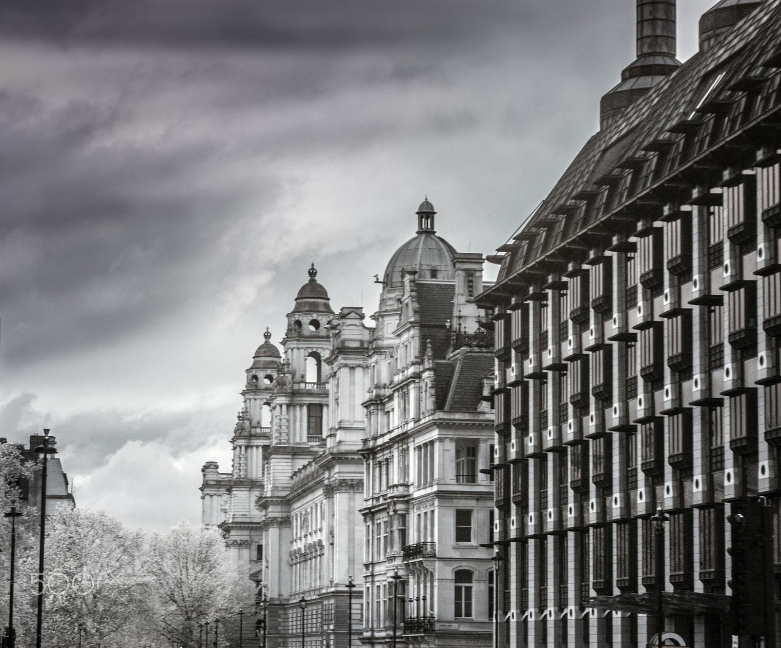 Canon EOS 500D (EOS Rebel T1i / EOS Kiss X3) sample photo. Clouds over london photography