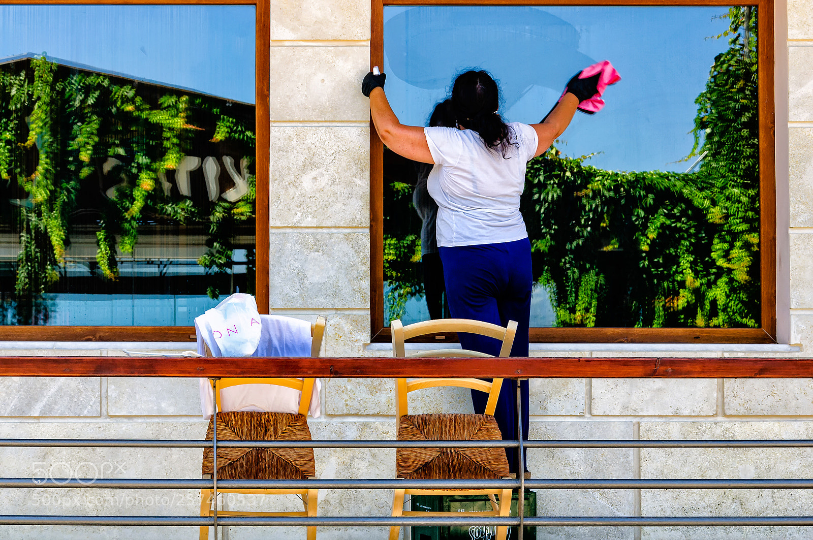 Nikon D90 sample photo. Cleaning photography