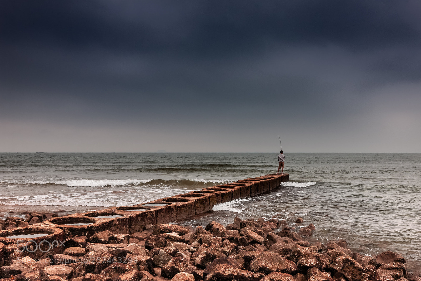 Canon EOS-1Ds Mark III sample photo. Front of sea photography