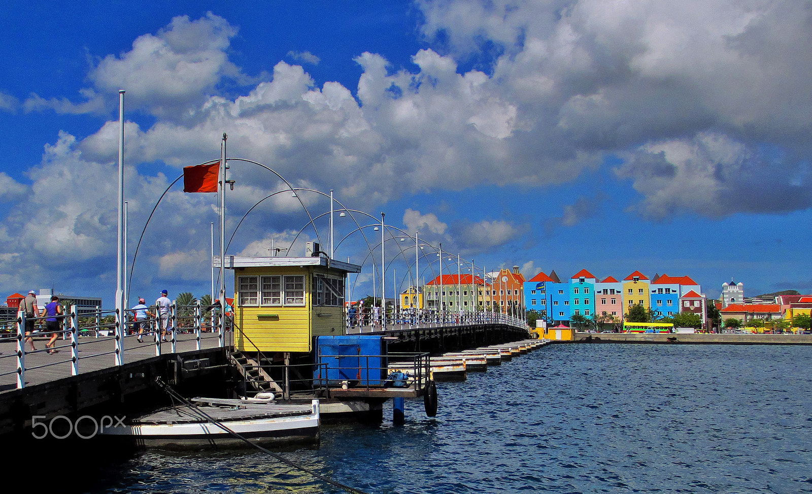 Canon PowerShot A4000 IS sample photo. The queen emma bridge of willemstad photography