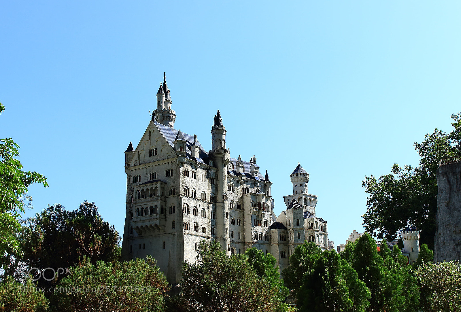 Canon EOS 100D (EOS Rebel SL1 / EOS Kiss X7) sample photo. Neuschwanstein castle in mini photography