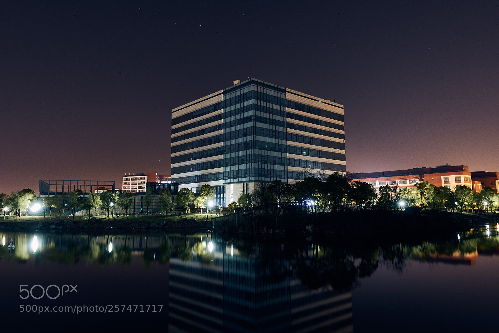 Sony Cyber-shot DSC-RX100 IV sample photo. Campus night photography