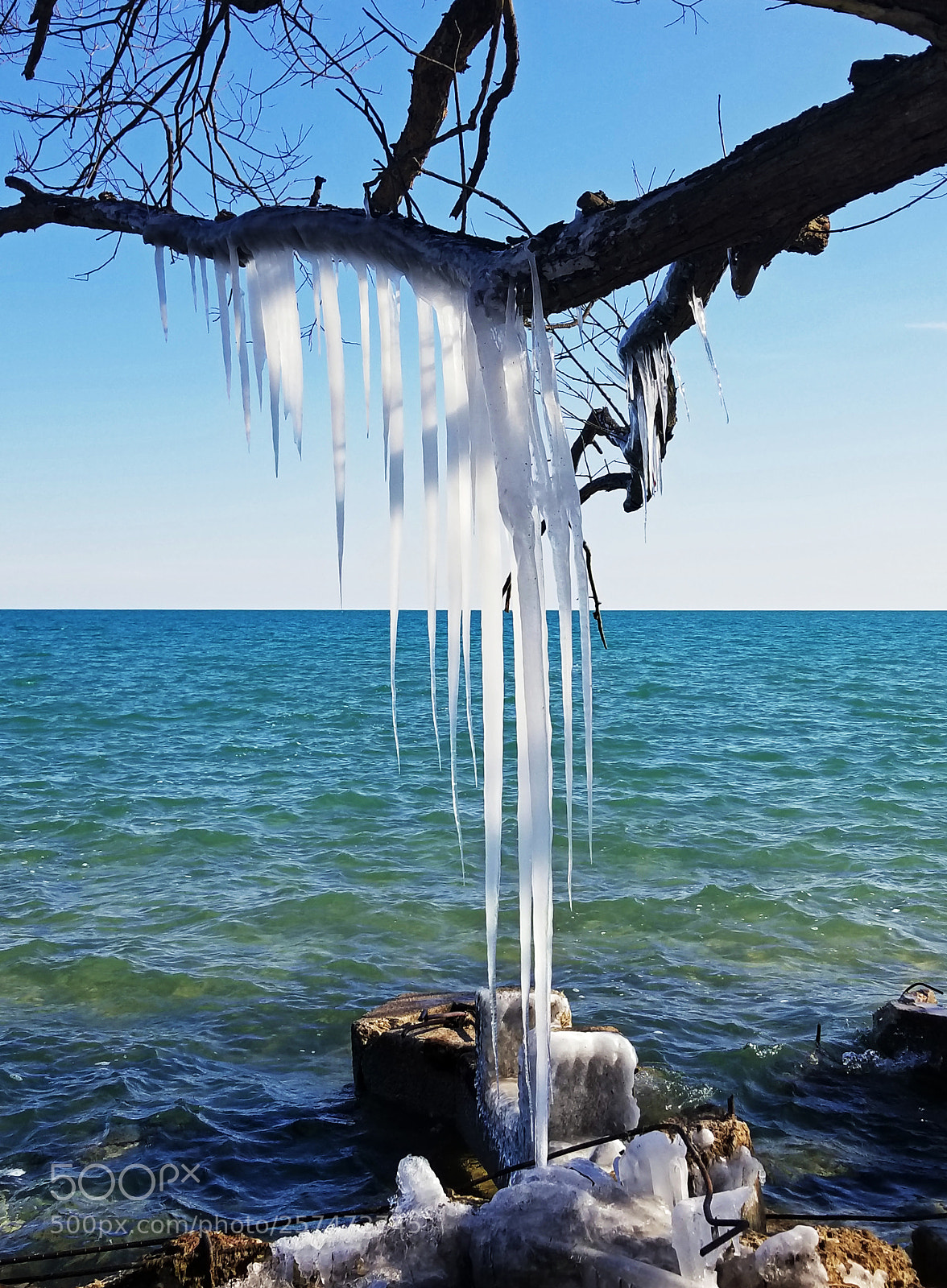 Samsung Galaxy S8 sample photo. Icicles with a view photography