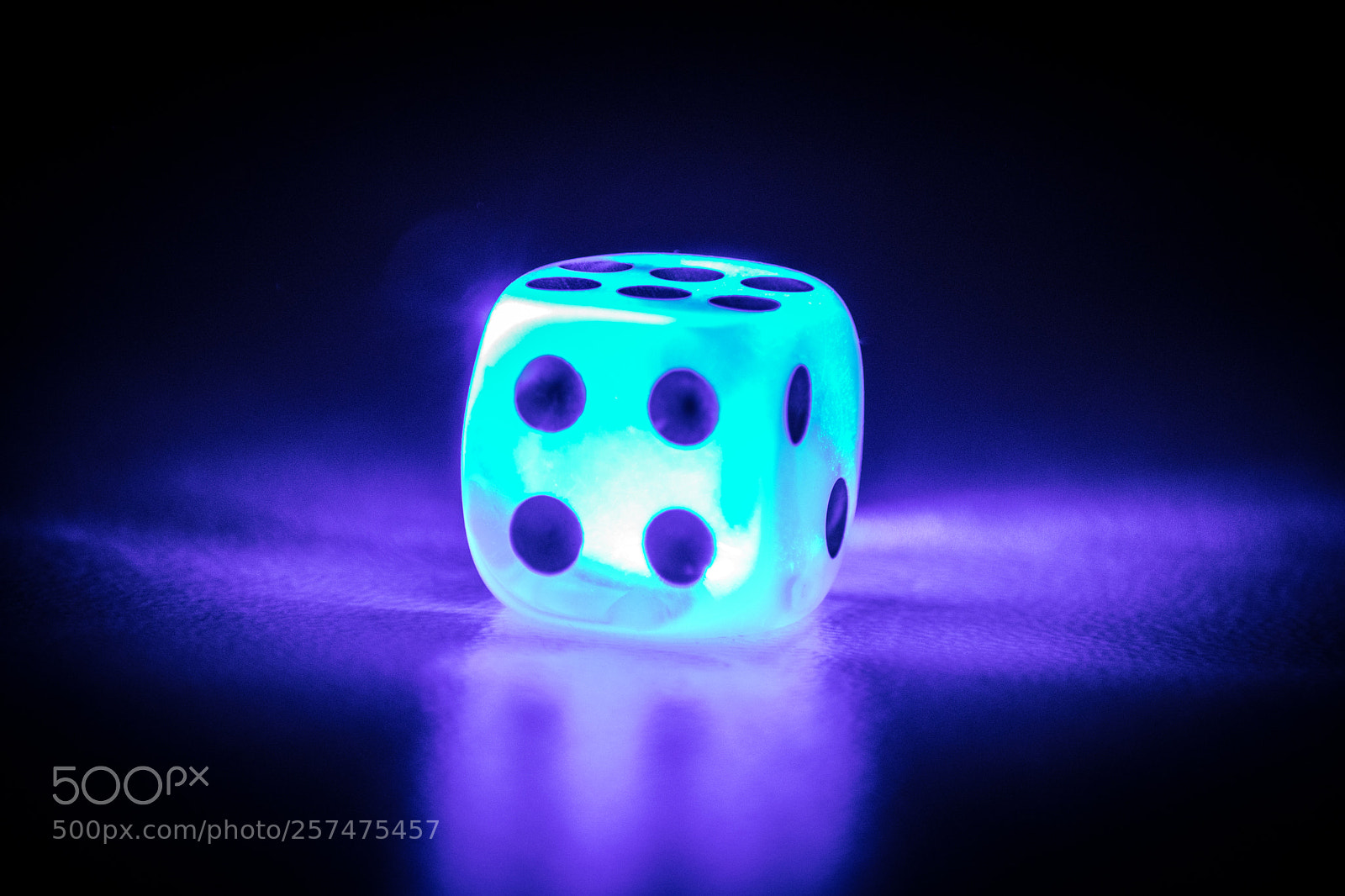 Canon EOS 200D (EOS Rebel SL2 / EOS Kiss X9) sample photo. Frozen dice photography
