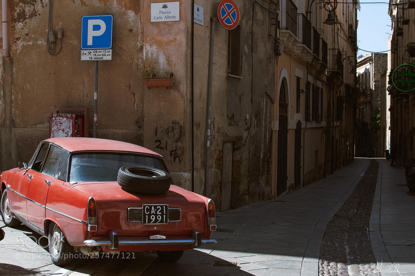 Nikon D90 sample photo. Old city, old car photography