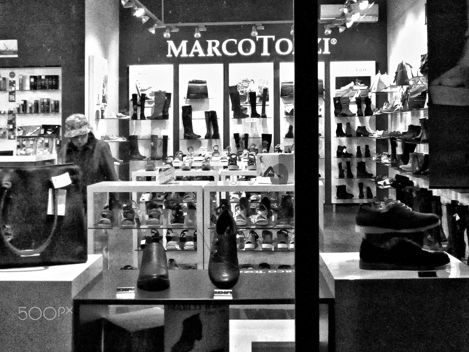 Canon IXUS 185 sample photo. In a shoe boutique photography