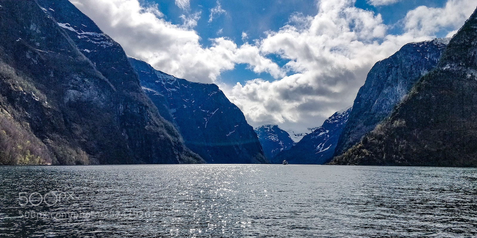 OnePlus 5T sample photo. Nærøyfjord photography
