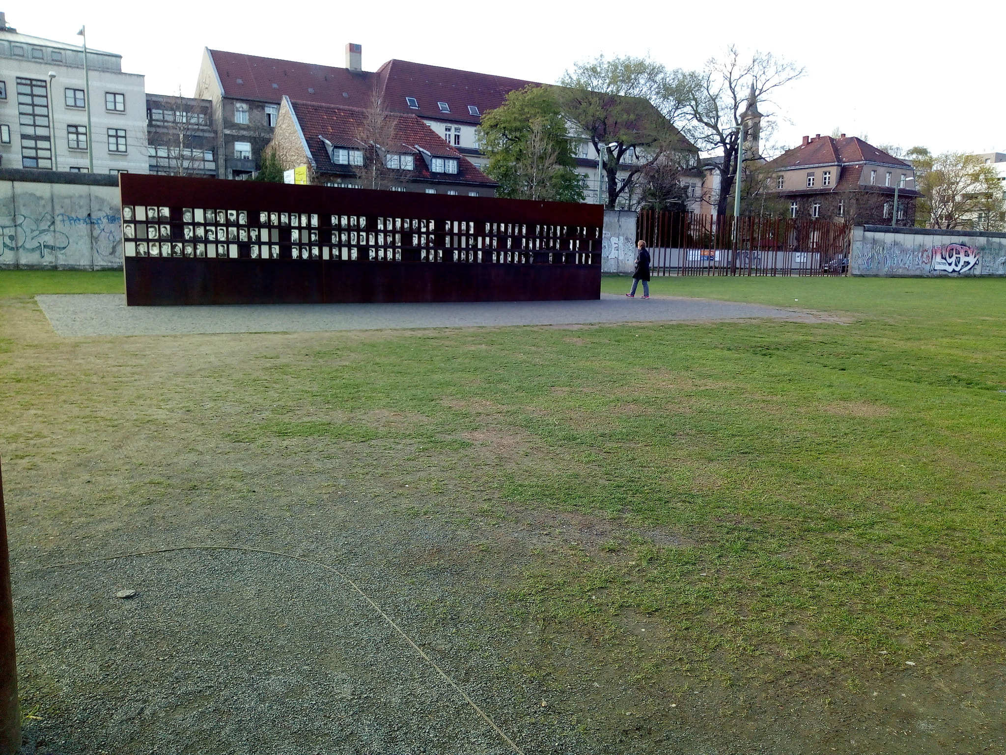 Motorola Moto E (4) Plus sample photo. Berlin wall photography