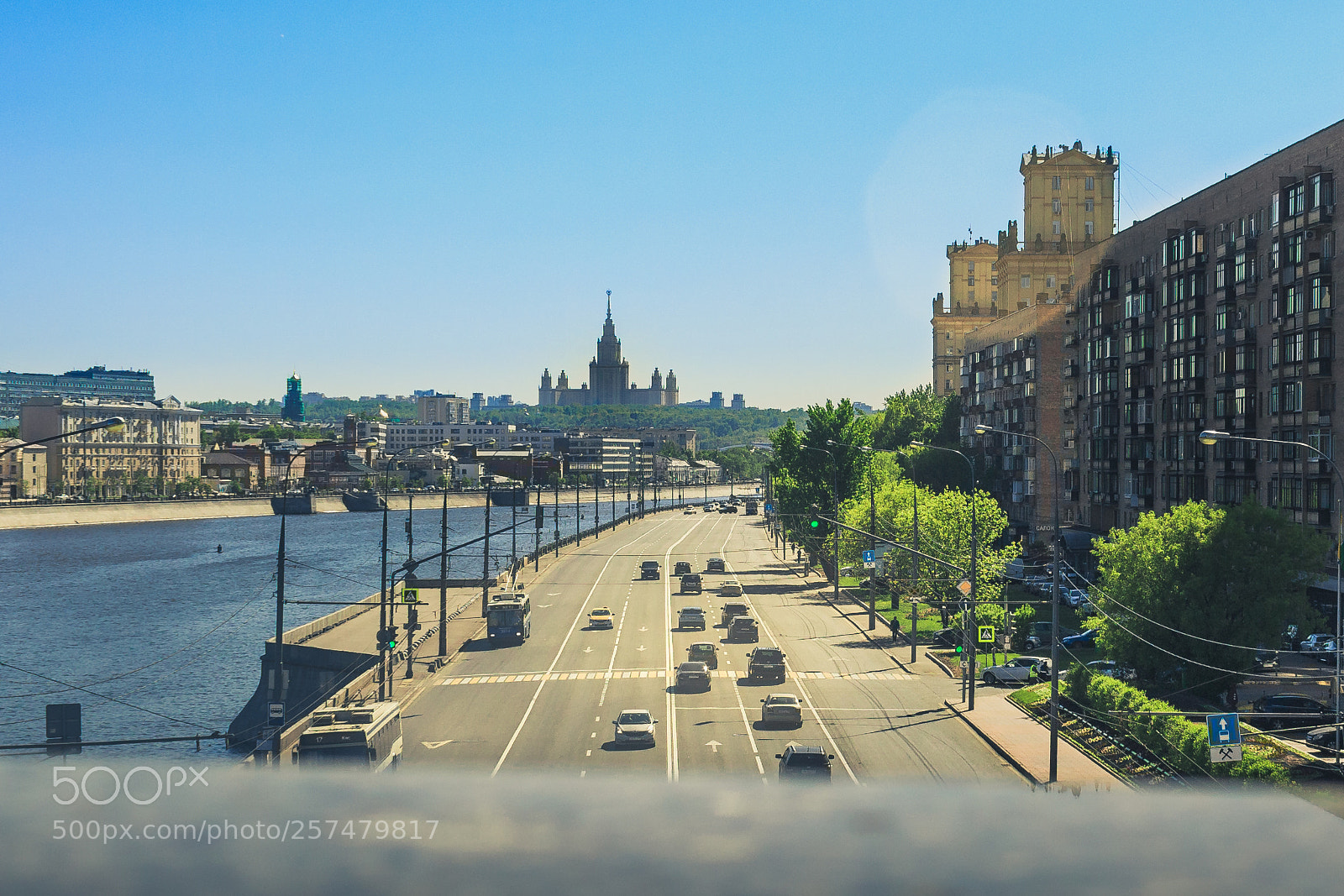 Canon EOS 1300D (EOS Rebel T6 / EOS Kiss X80) sample photo. Sunny day in moscow photography