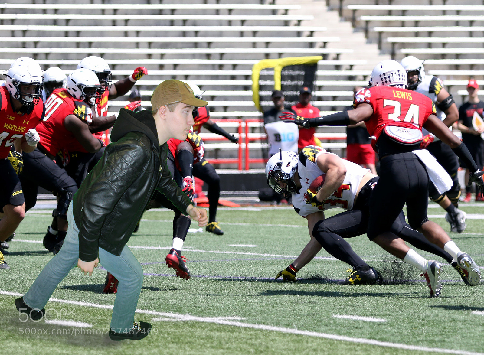 Canon EOS 7D Mark II sample photo. Football war photography