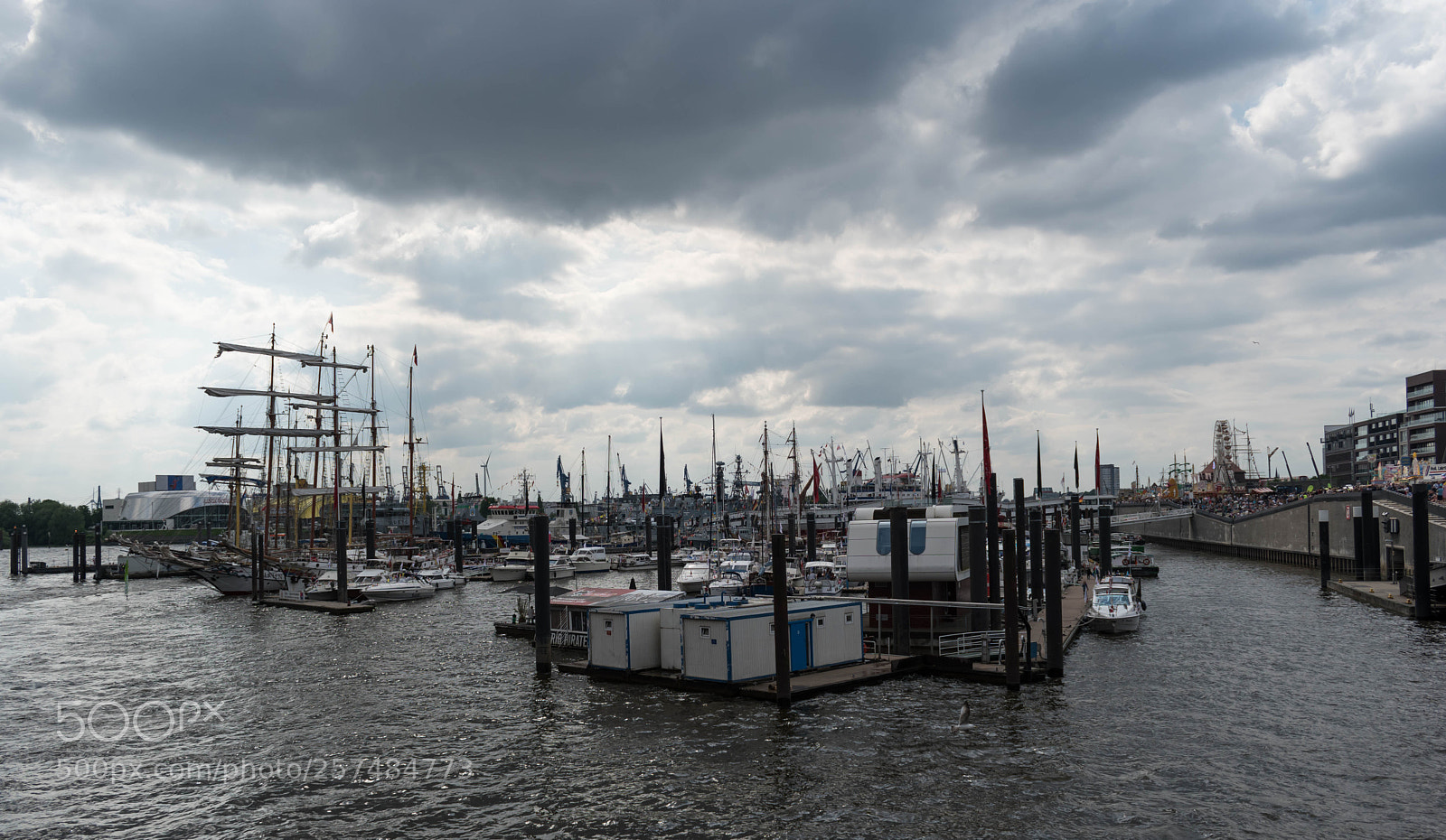 Nikon D5600 sample photo. Hamburger hafen photography