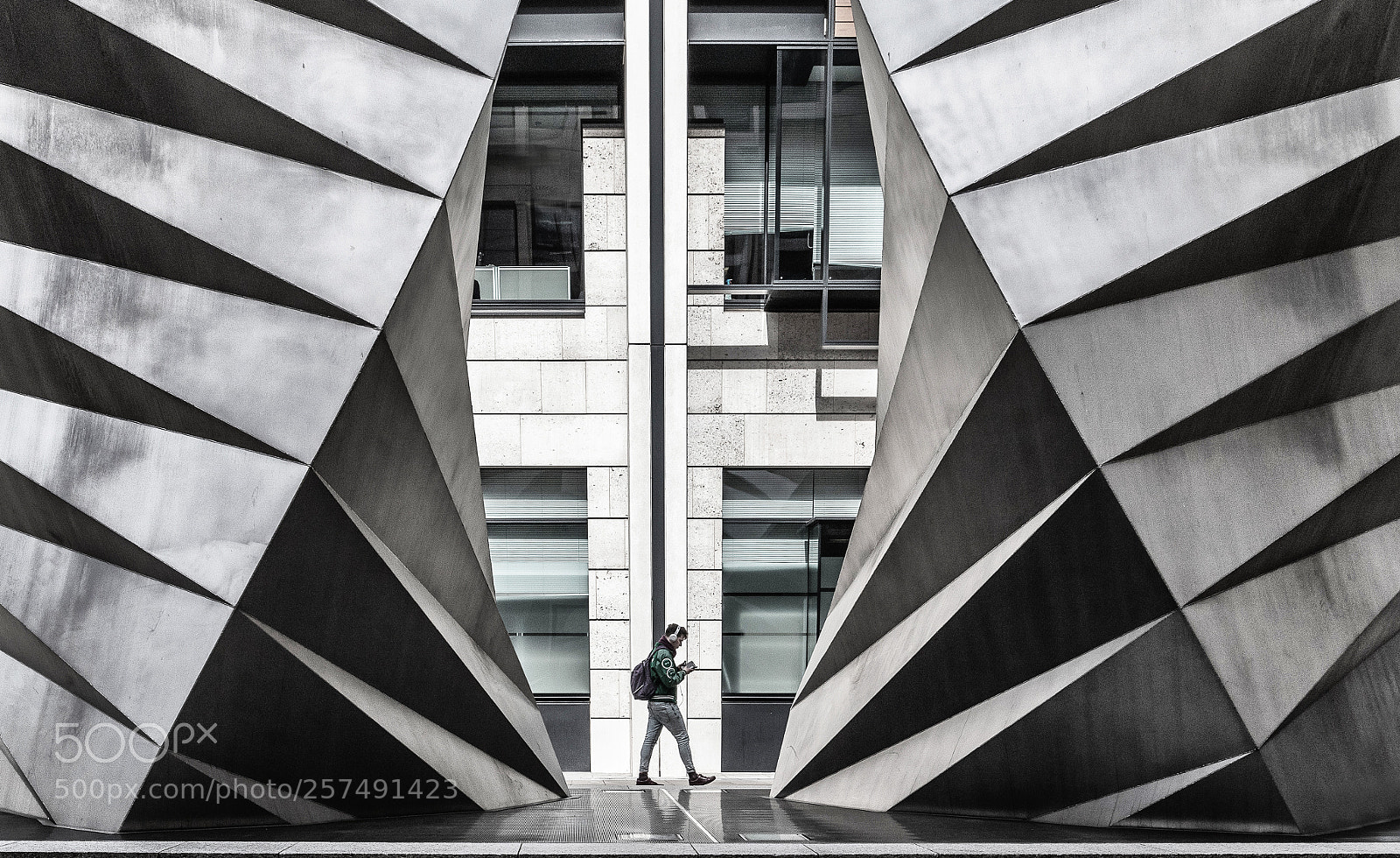 Canon EOS 6D Mark II sample photo. Symmetry photography
