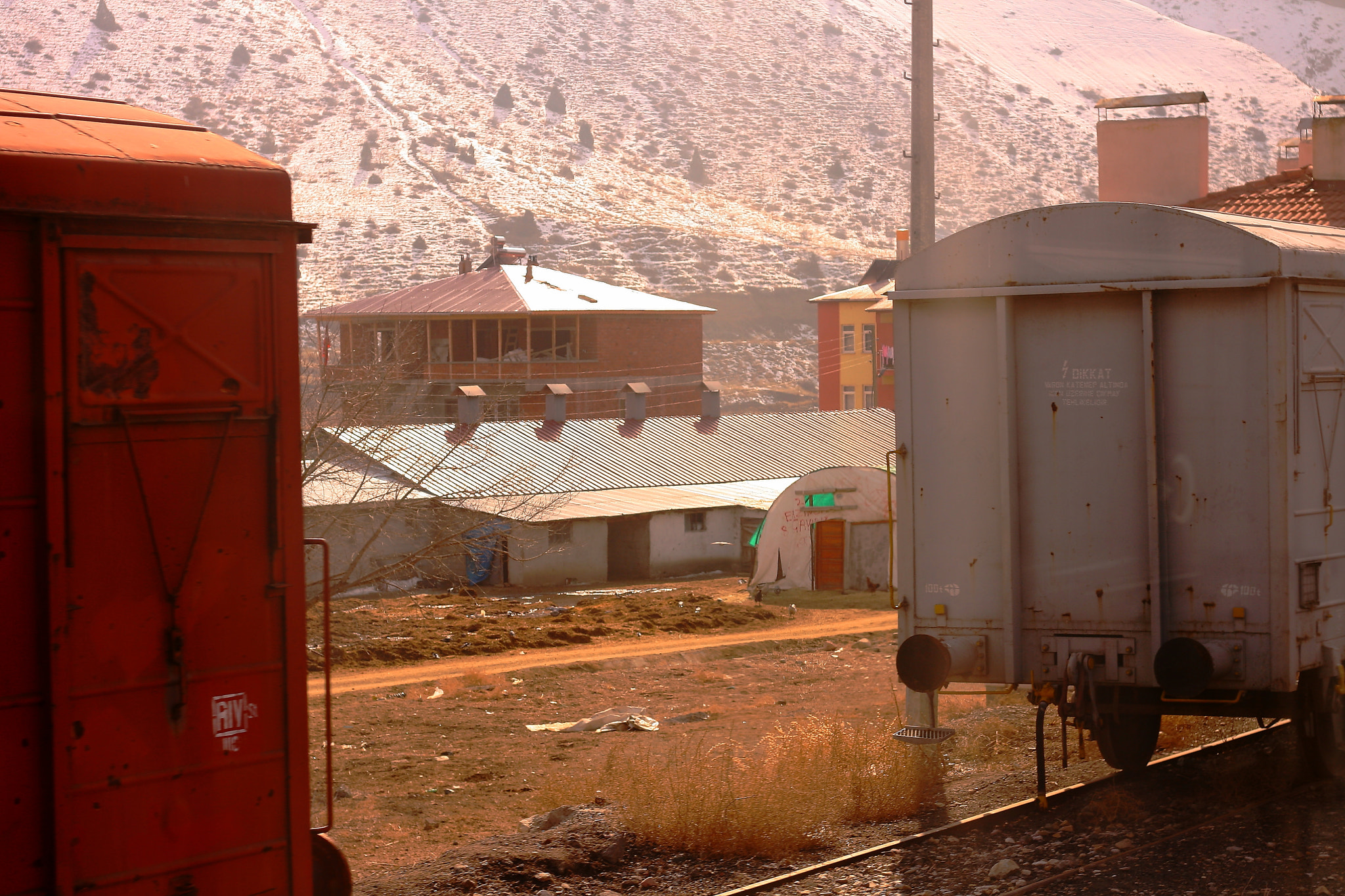 Canon EOS 400D (EOS Digital Rebel XTi / EOS Kiss Digital X) sample photo. Eastern express of turkish railways photography