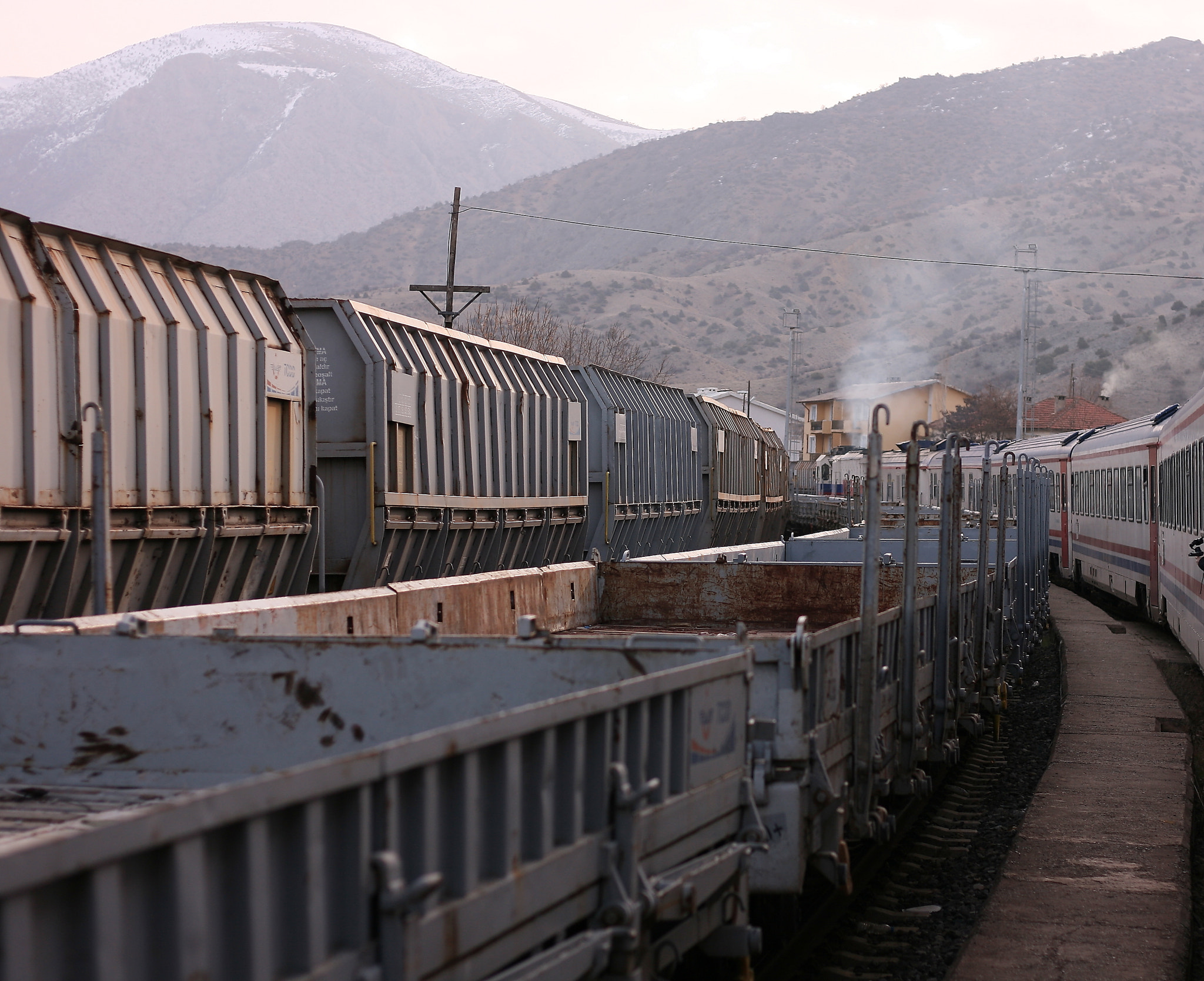 Canon EOS 400D (EOS Digital Rebel XTi / EOS Kiss Digital X) sample photo. Eastern express of turkish railways photography